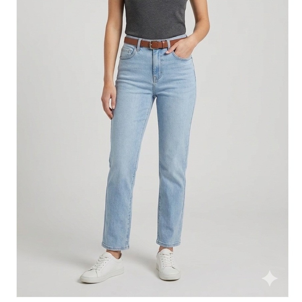 SimplYoung Women's Light Wash Straight Leg‎ Denim Jeans Size 7
